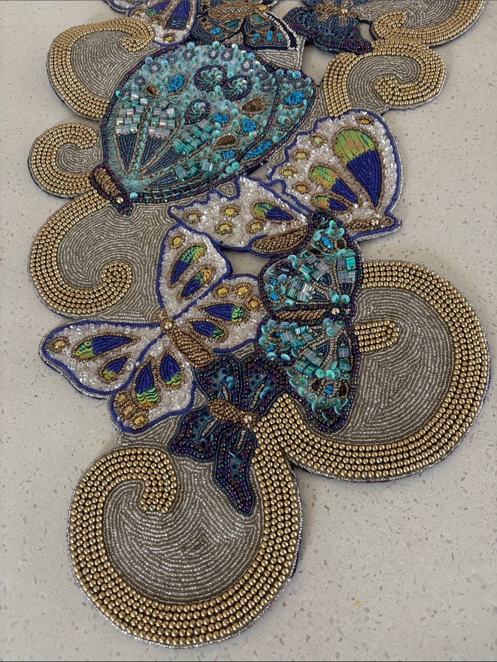 Kim Seybert 🦋table runner - Picture 8 of 12